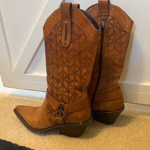 RARE FIND David J Pliner peace sign boots